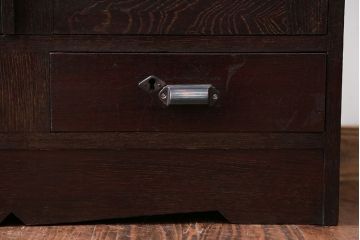 アンティーク家具　アンティーク　古い木製のモールガラス入り本箱