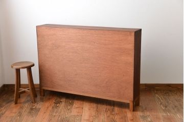 アンティーク家具　アンティーク　古い木製のシンプルな薄型本棚(2)