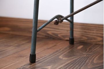 レトロ家具　昭和レトロ　シャビーなアイアンディスプレイラック(飾り棚・陳列棚)