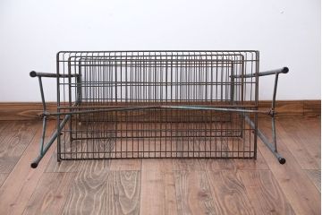 レトロ家具　昭和レトロ　シャビーなアイアンディスプレイラック(飾り棚・陳列棚)
