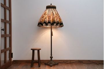 海外ビンテージ　ロマンチックなフリルシェードフロアスタンド