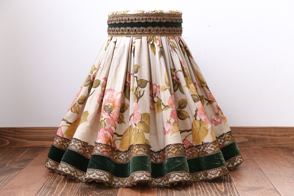 海外ビンテージ　ロマンチックなフリルシェードフロアスタンド