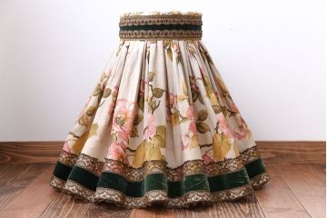 海外ビンテージ　ロマンチックなフリルシェードフロアスタンド