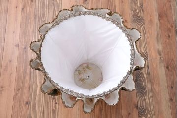 海外ビンテージ　ロマンチックなフリルシェードフロアスタンド