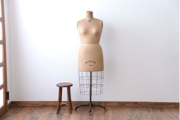 アンティーク雑貨　イギリスアンティーク　古い洋品店のおしゃれなトルソー