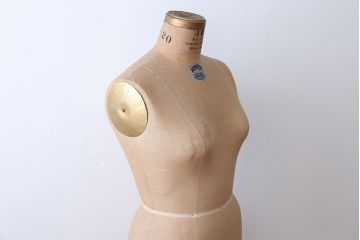 アンティーク雑貨　イギリスアンティーク　古い洋品店のおしゃれなトルソー