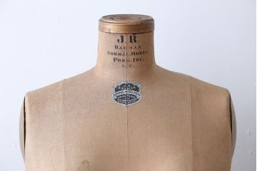 アンティーク雑貨　イギリスアンティーク　古い洋品店のおしゃれなトルソー