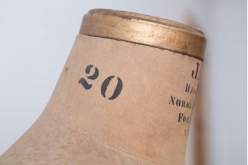 アンティーク雑貨　イギリスアンティーク　古い洋品店のおしゃれなトルソー