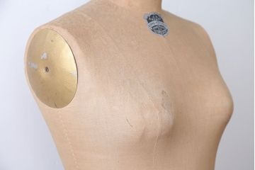 アンティーク雑貨　イギリスアンティーク　古い洋品店のおしゃれなトルソー