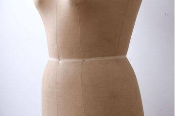 アンティーク雑貨　イギリスアンティーク　古い洋品店のおしゃれなトルソー