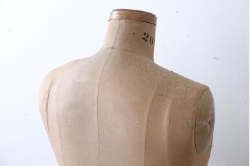 アンティーク雑貨　イギリスアンティーク　古い洋品店のおしゃれなトルソー