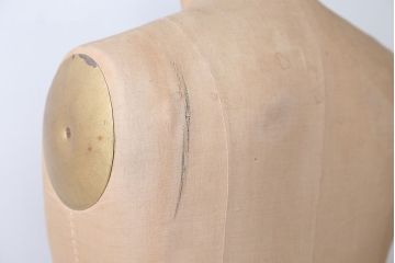 アンティーク雑貨　イギリスアンティーク　古い洋品店のおしゃれなトルソー