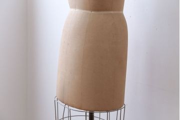 アンティーク雑貨　イギリスアンティーク　古い洋品店のおしゃれなトルソー