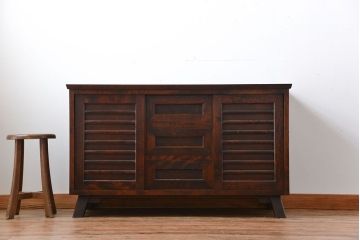 中古　北海道民芸家具　シックな脚付きサイドボード