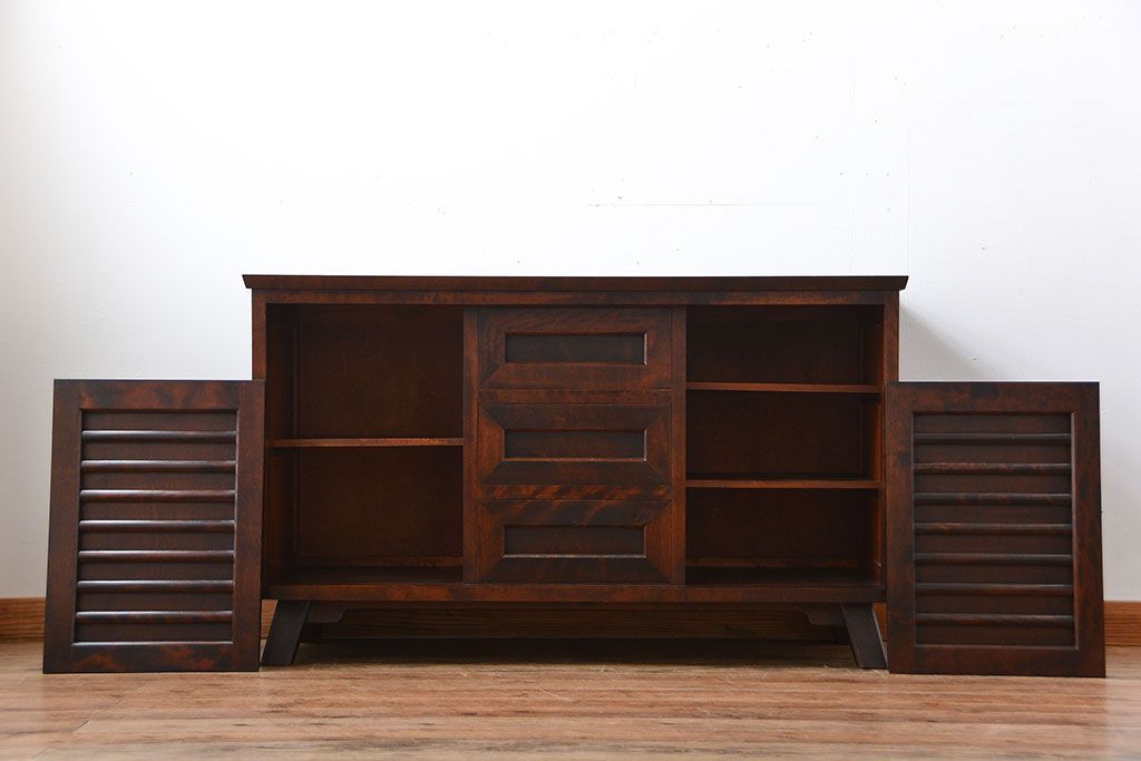 中古　北海道民芸家具　シックな脚付きサイドボード