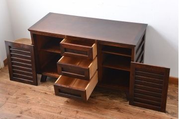 中古　北海道民芸家具　シックな脚付きサイドボード