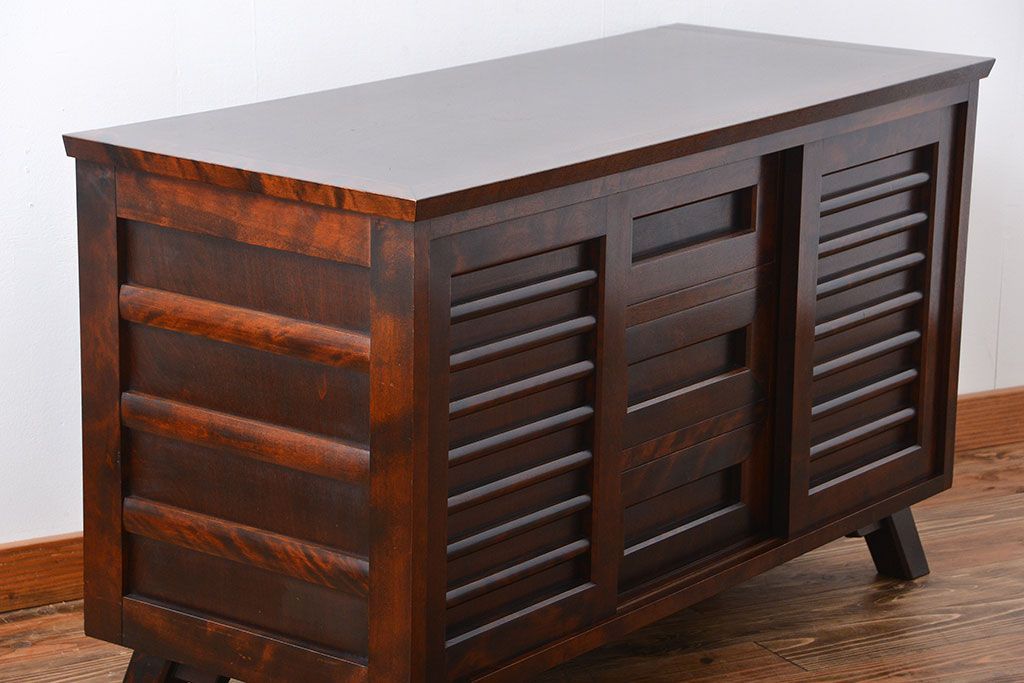 中古　北海道民芸家具　シックな脚付きサイドボード