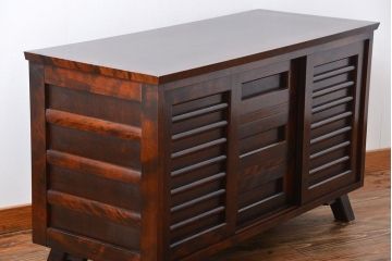 中古　北海道民芸家具　シックな脚付きサイドボード