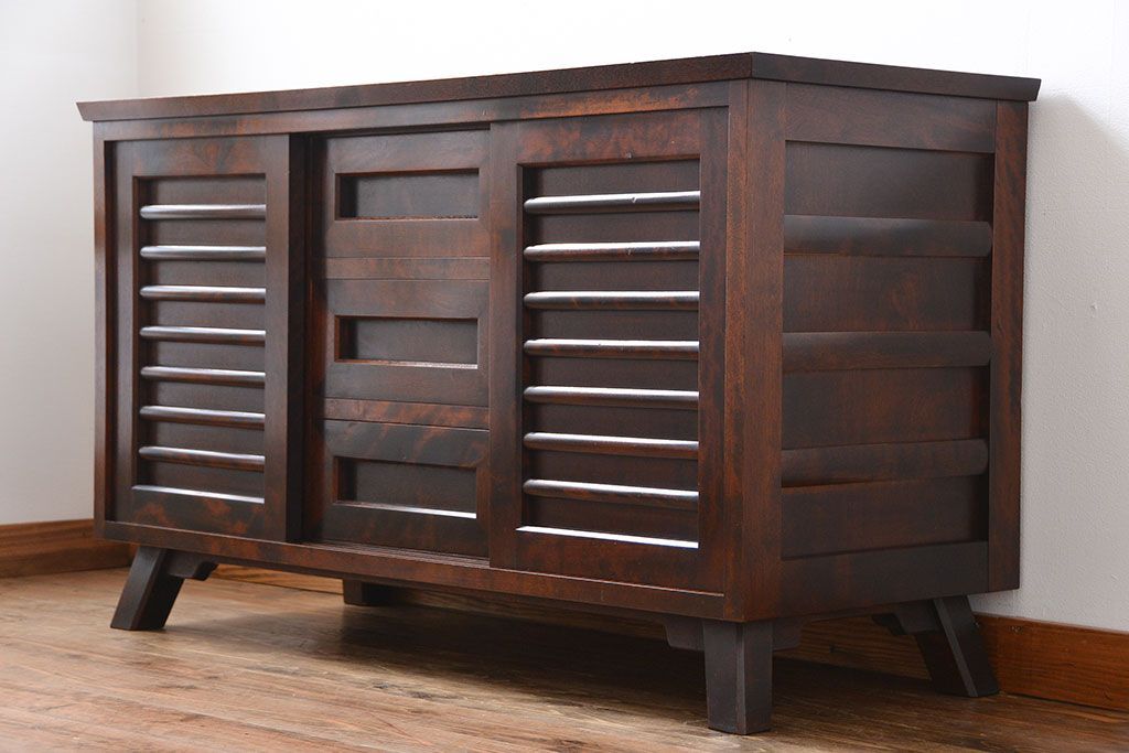 中古　北海道民芸家具　シックな脚付きサイドボード