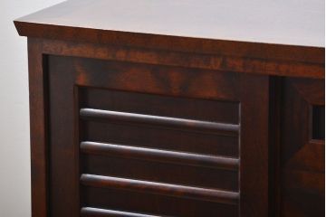 中古　北海道民芸家具　シックな脚付きサイドボード