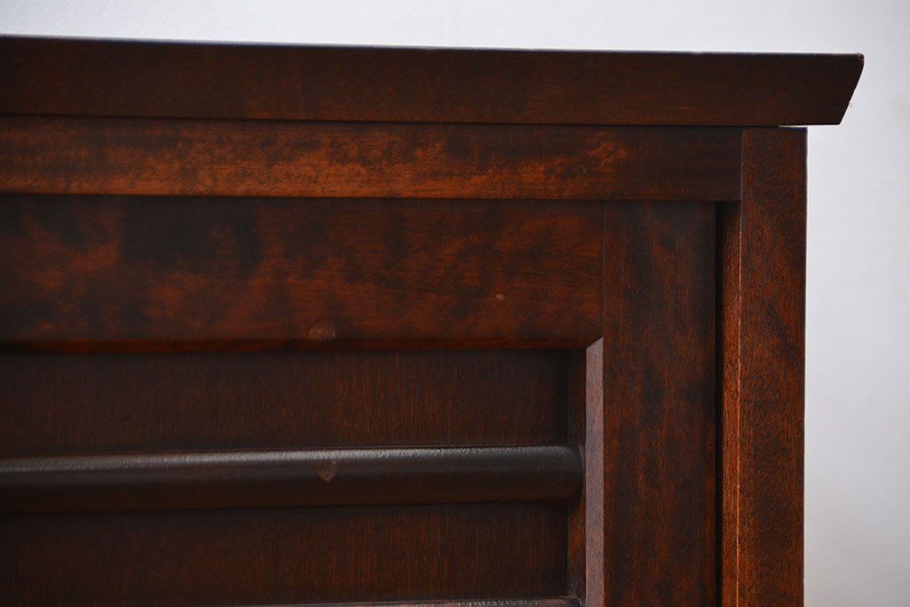 中古　北海道民芸家具　シックな脚付きサイドボード