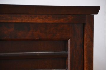 中古　北海道民芸家具　シックな脚付きサイドボード