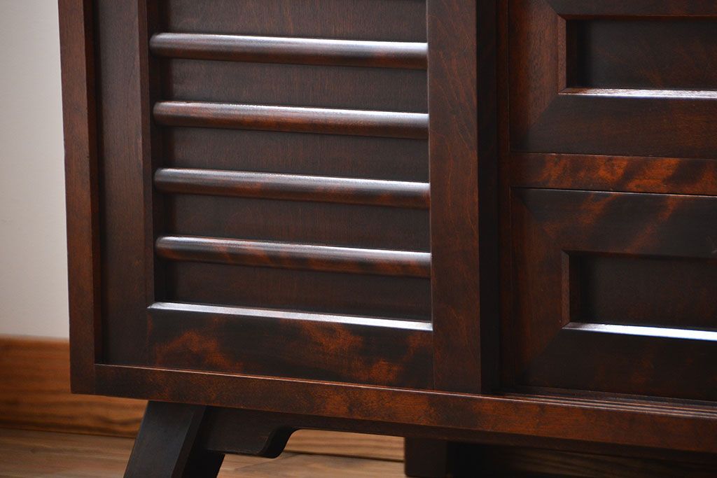 中古　北海道民芸家具　シックな脚付きサイドボード