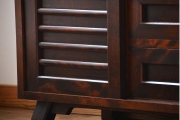 中古　北海道民芸家具　シックな脚付きサイドボード