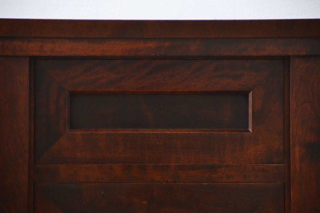 中古　北海道民芸家具　シックな脚付きサイドボード