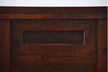 中古　北海道民芸家具　シックな脚付きサイドボード