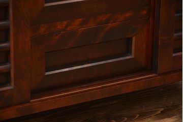 中古　北海道民芸家具　シックな脚付きサイドボード