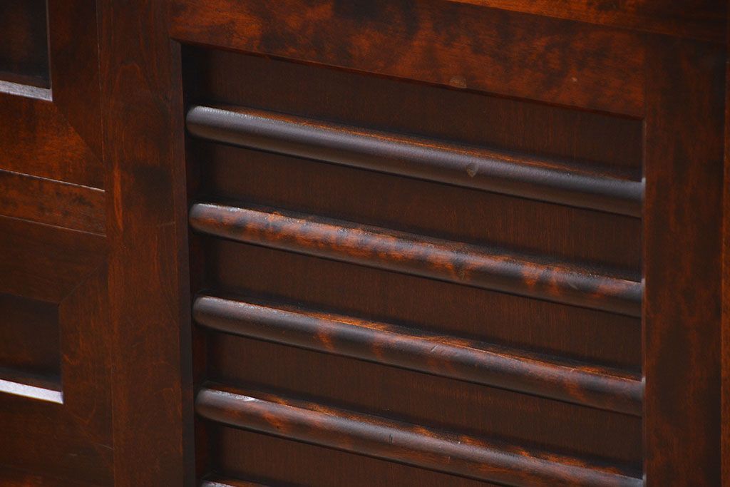 中古　北海道民芸家具　シックな脚付きサイドボード