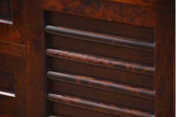 中古　北海道民芸家具　シックな脚付きサイドボード