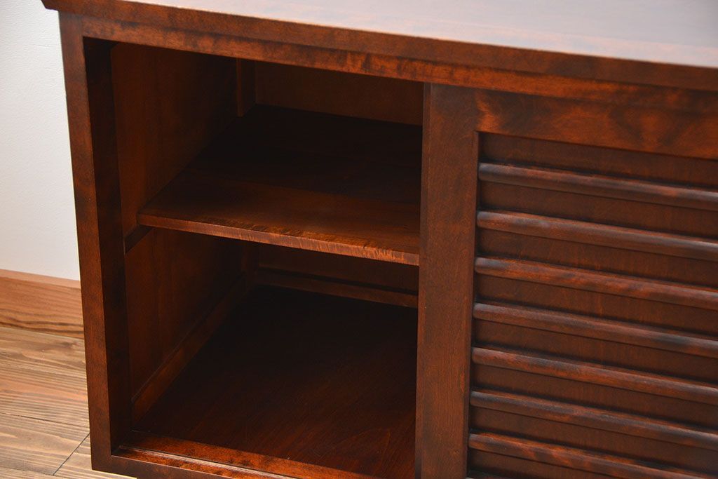 中古　北海道民芸家具　シックな脚付きサイドボード