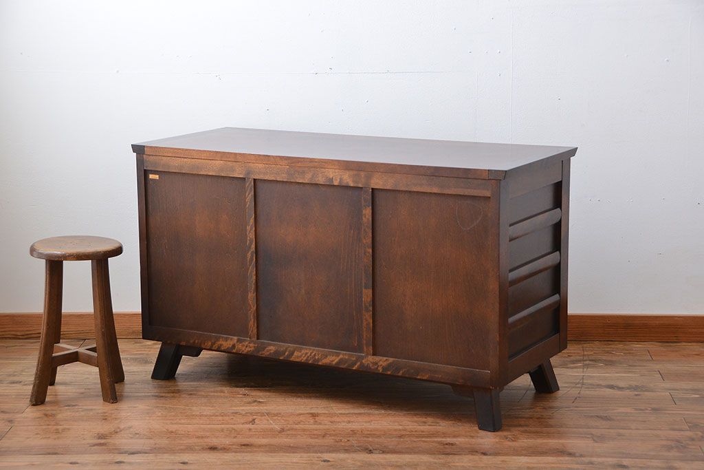 中古　北海道民芸家具　シックな脚付きサイドボード