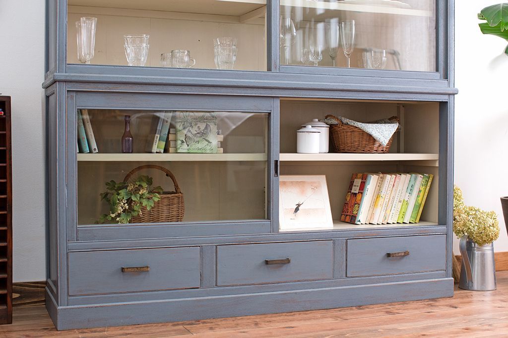 アンティーク家具　アンティークペイント　大きな重ねガラス戸収納棚