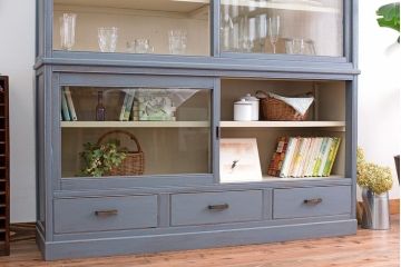 アンティーク家具　アンティークペイント　大きな重ねガラス戸収納棚