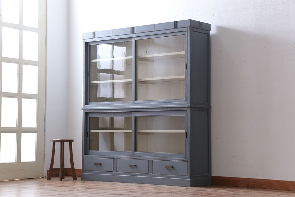 アンティーク家具　アンティークペイント　大きな重ねガラス戸収納棚