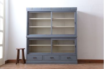 アンティーク家具　アンティークペイント　大きな重ねガラス戸収納棚