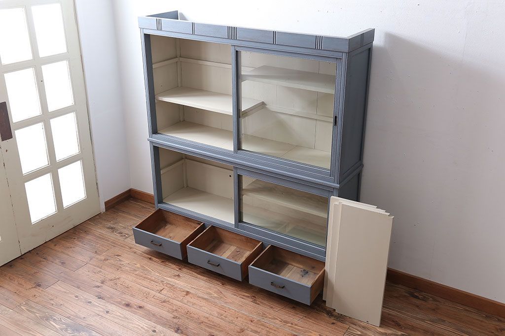 アンティーク家具　アンティークペイント　大きな重ねガラス戸収納棚