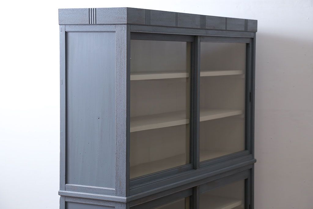 アンティーク家具　アンティークペイント　大きな重ねガラス戸収納棚