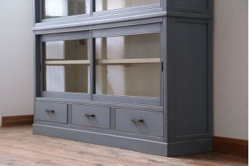 アンティーク家具　アンティークペイント　大きな重ねガラス戸収納棚