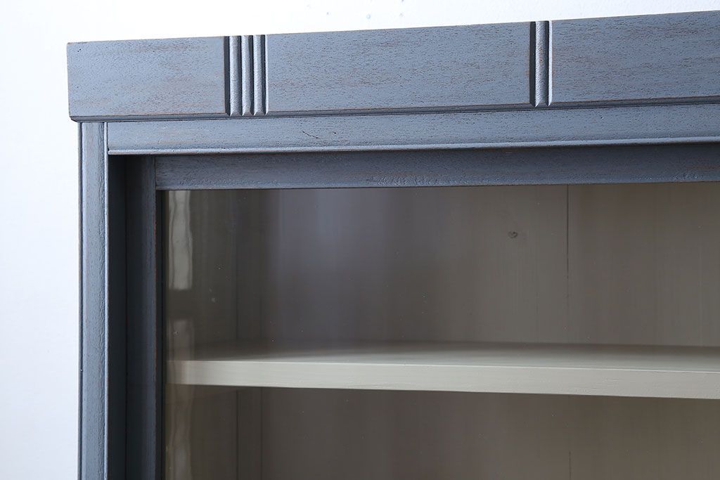 アンティーク家具　アンティークペイント　大きな重ねガラス戸収納棚