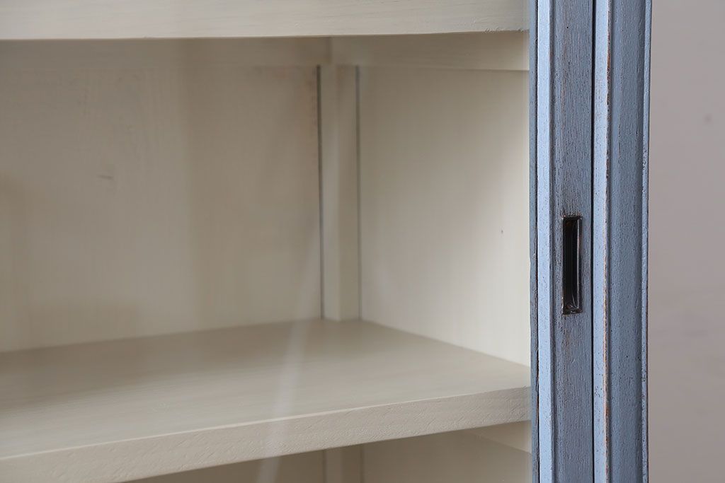 アンティーク家具　アンティークペイント　大きな重ねガラス戸収納棚