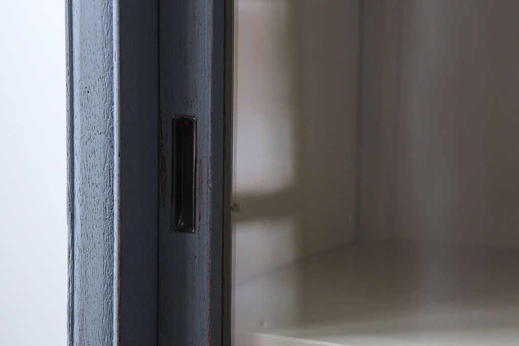 アンティーク家具　アンティークペイント　大きな重ねガラス戸収納棚