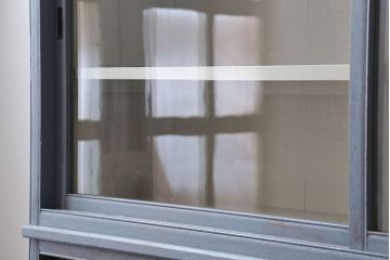 アンティーク家具　アンティークペイント　大きな重ねガラス戸収納棚