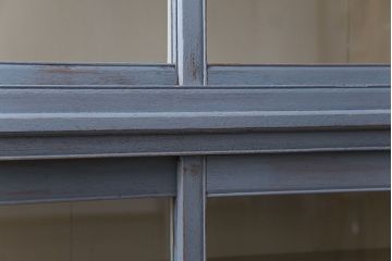 アンティーク家具　アンティークペイント　大きな重ねガラス戸収納棚