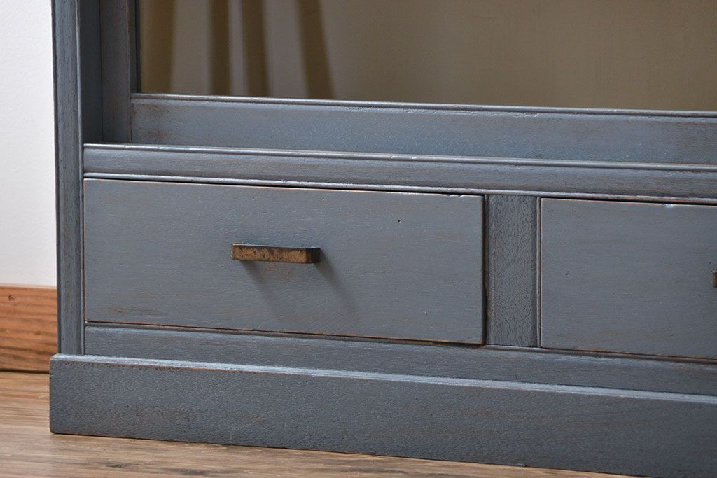 アンティーク家具　アンティークペイント　大きな重ねガラス戸収納棚