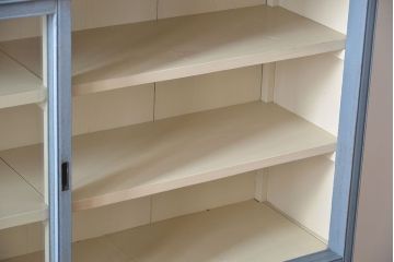 アンティーク家具　アンティークペイント　大きな重ねガラス戸収納棚