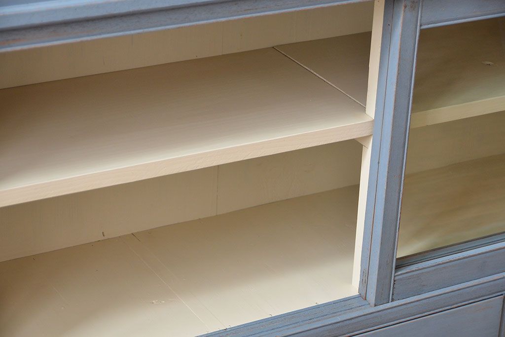 アンティーク家具　アンティークペイント　大きな重ねガラス戸収納棚